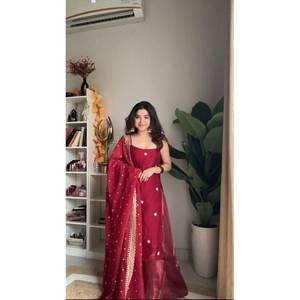 ชุดสูทงานปาร์ตี้ทรงเอไลน์ ดีไซน์เนอร์แฮนด์เมด ไซส์ XL เอวทรงเอ็มไพร์ ผ้าออร์แกนซ่า ประดับด้วยงานปักเลื่อมและดิ้น - Product Image 3