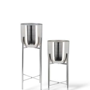 Ensemble de pots et jardinières décoratifs d'intérieur de style américain en métal argenté avec revêtement en poudre, 1 pièce, par ABI OVERSEAS - Product Image 1