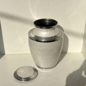 Venta al por mayor de urnas de cremación de color blanco perla para cenizas humanas con urnas de cremación de aluminio grabadas personalizadas para cenizas de adultos masculinos y femeninos - Product Image 3