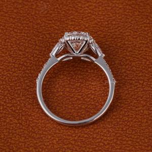 Anillo de compromiso con diamante cultivado en laboratorio, oro sólido de 14K, corte brillante redondo, engaste clásico con puntas, certificado IGI - Product Image 4