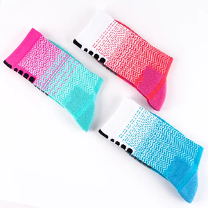 Chaussettes de sport respirantes de haute qualité pour hommes et femmes, accessoires de mode personnalisables, poids du tissu 80g, service OEM, marque d'équipe - Product Image 5