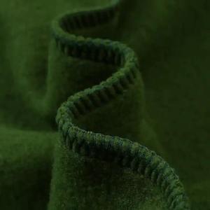 Survêtement élégant pour homme en tissu doux et coupe décontractée, idéal pour la salle de sport et la course à pied - Product Image 3
