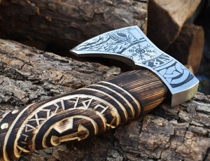 Axe Viking artisanal A&M ENTERPRISES avec tête en acier gravée de runes Vegvisir, manche en bois sculpté et poignée enveloppée de jute - Product Image 4