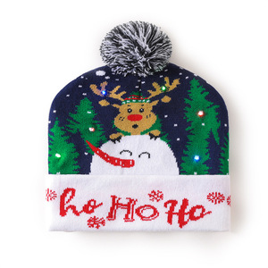 Bonnet lumineux LED de Noël avec motif jacquard chien Père Noël et pompon - Product Image 3