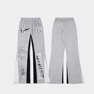 Pantalon de survêtement gris évasé à taille élastique avec imprimé par transfert thermique et lettres décoratives, pantalon décontracté mi-saison en maille pour homme - Product Image 1