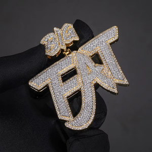 Colgante Personalizado con Nombre Grande de Moissanita y Letras en Plata de Ley 925, con Incrustaciones de Moissanita - Product Image 1