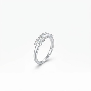 Anillo de Oro Sólido 10K 14K 18K al por Mayor con Esmeralda Elegante y Diamantes Cultivados en Laboratorio, Anillo de Cinco Piedras con Certificado IGI, Joyería con Engaste de Garras - Product Image 1