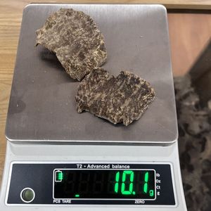Offre Spéciale Vietnam – Copeaux d'encens d'agarwood (Aquilaria crassna) brun foncé, infectés par des insectes, à haute teneur en résine pour une fragrance naturelle - Product Image 3