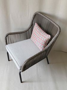 Ensemble de jardin moderne en rotin avec 2 chaises et table, résistant aux intempéries, design contemporain, utilisation hôtelière et scolaire, structure en acier - Product Image 5