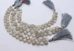 Cuentas facetadas de piedra lunar de Ceilán natural en forma de corazón de 8-9 mm, hilo de cuentas de piedra lunar Siloni natural en forma de corazón para la fabricación de joyas al por mayor. - Product Image 2