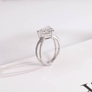 Anillo Clásico de Dos Bandas con Moissanita de 2CT, Corte Trillón, Media Pavé, Plata 925 Original, Regalo de Cumpleaños y Aniversario para Amigos - Product Image 4