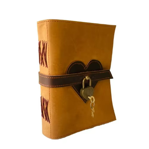 Carnet artisanal classique en cuir véritable avec serrure et clé, motif cœur, pages blanches, couverture souple, carnet de croquis, livre de lecture à bords festonnés - Product Image 4