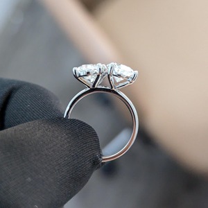 Anillo de Diamantes Cultivados en Laboratorio Toi Et Moi Ovalados y en Forma de Pera de 4 Quilates con Anillo Toi Et Moi de Oro Amarillo de 14K, Diamante Certificado IGI de Oro Amarillo de 14K - Product Image 5