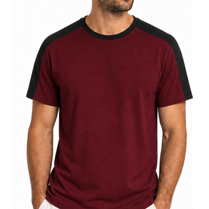 Camiseta Premium para Hombre con Manga Raglán, Panel de Contraste en el Hombro, Color Granate y Negro, Estilo Urbano - Product Image 2