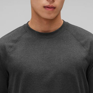 Sudadera Ligera y Cálida para Hombre con Acabado Interior Transpirable para un Estilo Urbano Moderno y Cómodo, Color Sólido con Logotipo - Product Image 2