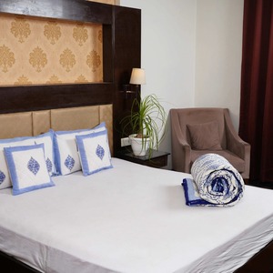 Handmade Printed Cotton <b>Quilt</b> Blue White Traditional Pattern All Season Home Decor <b>Bedding</b> Set - Product Image 2