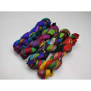 Ruban en soie de sari recyclé multicolore, bande de tissu artisanale pour le tissage et les travaux manuels - Product Image 3