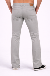 Cool Ash Grey Comfort Jeans casuales de corte recto para hombre – Un prenda esencial refinada para el día a día, confeccionada con tela premium rica en algodón - Product Image 2