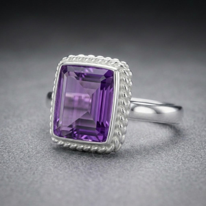 Bague unisexe en argent sterling 925 faite à la main, minimaliste, avec améthyste naturelle de forme rectangulaire 10x14mm, sertie en clos, pour le quotidien - Product Image 1