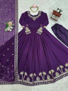 ชุดเดรส Anarkali ผ้าจอร์เจตต์ปักลายเลื่อมสำหรับผู้หญิง พร้อมกางเกงและผ้าคลุมไหล่ - Product Image 5