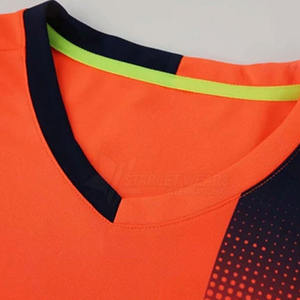 Prix de gros en stock, uniforme de football pour hommes, logo personnalisé, créez votre propre design, polyester respirant de haute qualité - Product Image 3