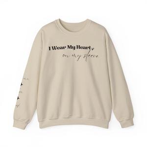 Sudadera Personalizada con Cuello Redondo y Estampado 'I Wear My Heart on my Sleeve Heavy Blend', Ideal para Regalo - Product Image 2