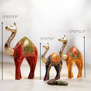 Escultura de camello de metal para decoración de mesa con acabado plateado antiguo, decoración única para el hogar. - Product Image 2