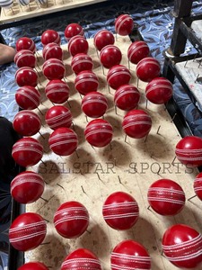 Balón de Cricket Profesional de Cuero Rojo Cosido a Mano al por Mayor, 156 g, Balones de Liga de Club, Logotipo Personalizado, Directo de Fábrica - Product Image 5