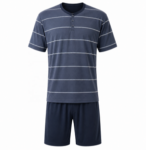 Ensemble de pyjama long décontracté pour homme en jersey tricoté 100 % coton teint en fil, à rayures, à manches courtes, confortable et respirant - Product Image 1