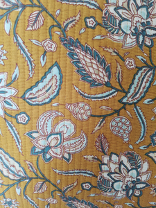 Sac fourre-tout pour ordinateur portable en coton à motif floral avec volants, matelassé, décontracté, à porter à l'épaule, pour usage quotidien, style portable, provenant du Rajasthan - Product Image 6