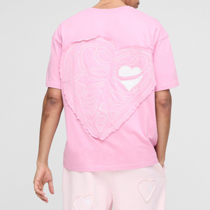 Camiseta al por mayor personalizada de alta calidad con parche de corazón extragrande, camiseta de estilo urbano de alta calidad - Product Image 1