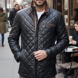 Chaqueta Bomber de Piel de Cordero Acolchada para Hombre, Talla Personalizada, Negra, de Invierno, con Logotipo Frontal Hecho a Mano, Estilo Casual, Transpirable - Product Image 4