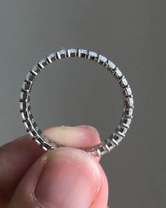 Anillo de Eternidad de Diamantes VVS de Lujo Unisex, Chapado en Oro Sólido de 18K, con Diamantes Cultivados en Laboratorio, Certificado por IGI, Corte Esmeralda, Apilable - Product Image 4
