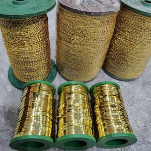 Hilo dorado de la mejor calidad hecho con fibra metálica premium, ideal para bordado, costura, apliques, insignias, uniformes y costuras decorativas. - Product Image 1