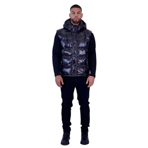 Chaleco acolchado con capucha para hombre, para invierno, para exteriores, con material resistente al viento y un estilo moderno inspirado en la moda urbana. - Product Image 4