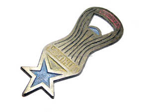 Abridor de Botellas Metálico de Diseño Moderno con Acabado Plateado, Perfecto para Decoración del Hogar y Bodas - Product Image 5