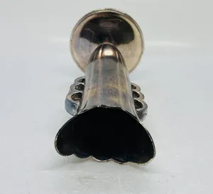 Florero de Metal Hecho a Mano, Elegante Recipiente Floral Contemporáneo para Decoración del Hogar Moderno, Proyectos de Diseño de Interiores, Hostelería - Product Image 1