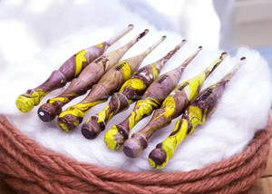 Ensemble de crochets en résine et bois faits à la main de qualité supérieure Beau crochet en bois en résine pour chaque artisan - Product Image 4