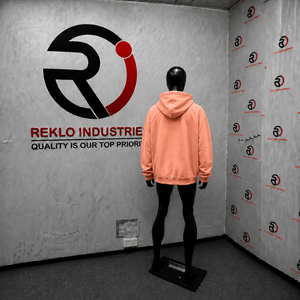Sudadera con Capucha Oversize Gótica Color Melocotón con Diseño de Cruz con Tachuelas y Detalles de Pedrería en las Mangas, Estilo Urbano Unisex - Product Image 4