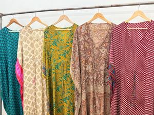 Vestido Kaftán de Seda Estilo Vintage, Largo y Floral, para la Playa - Product Image 2