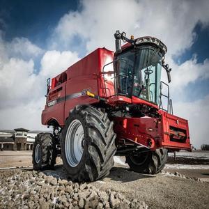 Moissonneuse-batteuse agricole conçue pour une efficacité supérieure, offrant des performances robustes et un fonctionnement fluide sur de vastes surfaces - Product Image 3