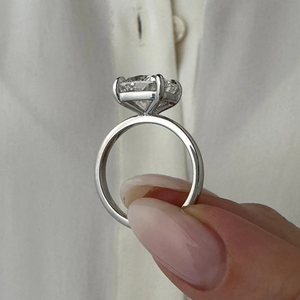 Anillo Solitario con Diamante de Laboratorio Brillante Modificado en Corte Cojín, IGI D-E-F VVS-VS, Oro y Plata, Directo de Fabricante, Inventario B2B - Product Image 2