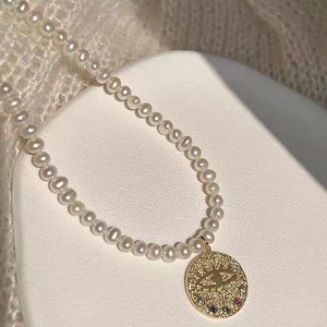 Collar de Perlas de Agua Dulce con Cadena de Clavícula de Perlas Pequeñas y Moneda de Oro Retro de Alta Calidad, Cadena para Suéter con Ojo de Diablo - Product Image 1
