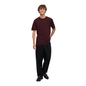 เสื้อยืดคอกลมแขนสั้นทรงตรงผ้าเจอร์ซีย์เรียบง่ายสำหรับผู้ชาย รับผลิตตามแบบ OEM ขายส่ง B2B ผู้ส่งออกเสื้อผ้า - Product Image 2