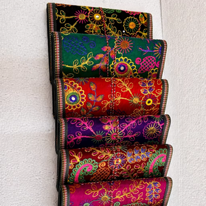 Cuaderno de Tapa Dura con Tela Bordada a Mano, 100 Hojas, Bordado Floral Vibrante y Artesanía, Regalo - Product Image 1