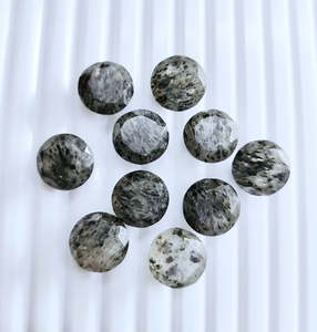 Cuarzo rutilado negro facetado con puntos, piedra preciosa redonda de 12*12 mm, 100% NATURAL, para la fabricación de joyería a precio de mayorista. - Product Image 6