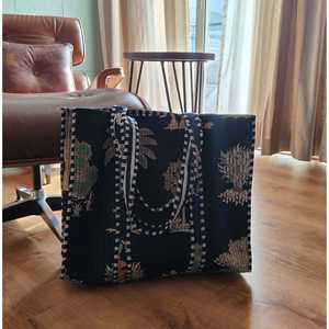 Sac fourre-tout en coton matelassé indien fait main |   Sac fourre-tout en tissu réutilisable écologique noir motif palmier - Product Image 3