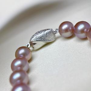 สร้อยคอมุกน้ำจืดทรงกลมออโรร่าธรรมชาติ ขนาด 9-10 มม. ตัวล็อคเงินแท้ S925 ปลอดสารกัมมันต์ - Product Image 2