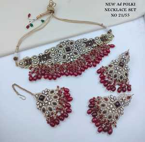 Conjunto de collar choker AD de lujo en rosa pastel y verde menta con pendientes a juego y Maang Tikka de circonita cúbica chapado en plata para novias - Product Image 3