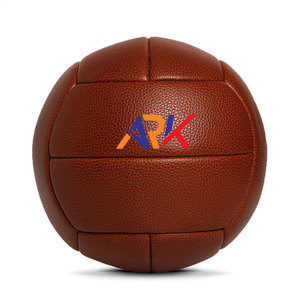 Ballon de football en cuir antique artisanal, style vintage, pour l'affichage et la collection - Product Image 1